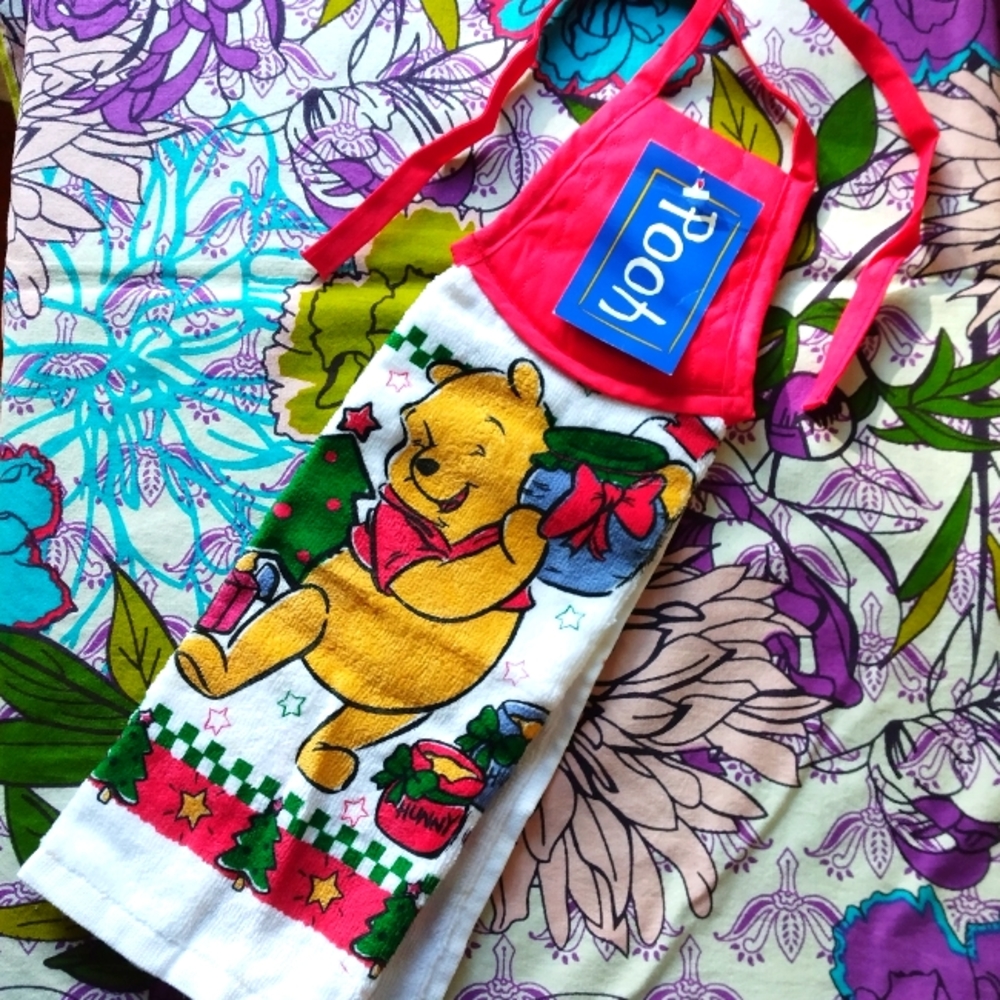 NWT Vintage Winnie the Pooh Holiday Towel